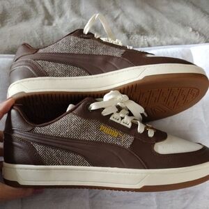 Puma Men's Brown and White Sneakers
